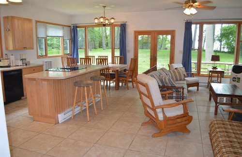 Lakeside House | Exclusive Lake House with Private Beach & Guest Rated 9.8