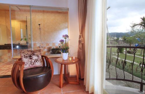 Jiaoxi House | Spring Fountain Hotel: Family-Friendly with Hot Tub & Breakfast