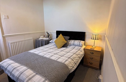 Gosport House | Spring Garden B&b: Guest Rated 9/10 with Pool & Breakfast