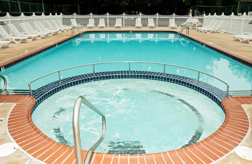 New Holland Resort | Spring Gulch Chalet 12: Family-Friendly Retreat with Pool