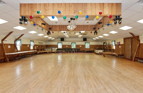 New Holland Resort | Spring Gulch Chalet 12: Family-Friendly Retreat with Pool