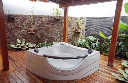 Hombel Hotel | Cozy Spring Hill Hotel Ruteng with Family-Friendly Amenities