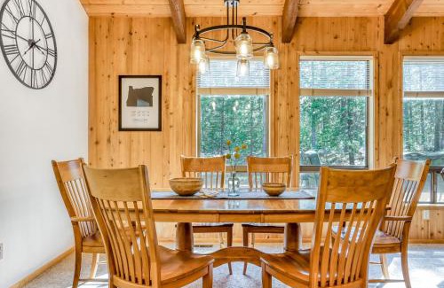 Black Butte Ranch House | Family-Friendly Spring Homesite #3 with Pool & Hot Tub