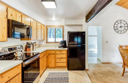 Black Butte Ranch House | Family-Friendly Spring Homesite #3 with Pool & Hot Tub