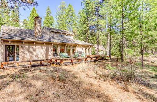 Black Butte Ranch House | Family-Friendly Spring Homesite #3 with Pool & Hot Tub