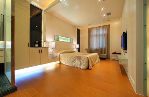 South District Hotel | Family-Friendly Spring Hotel with Great Guest Reviews