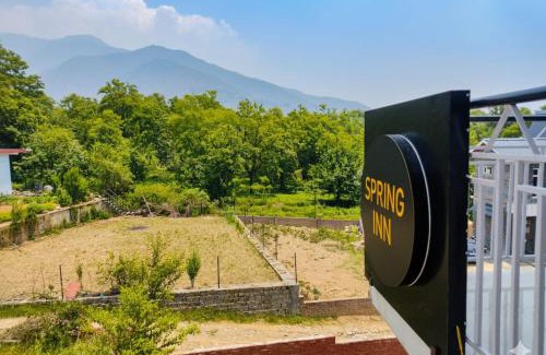 Gunehr Hotel | Cozy Spring Inn Bir-Billing: Family-Friendly Retreat