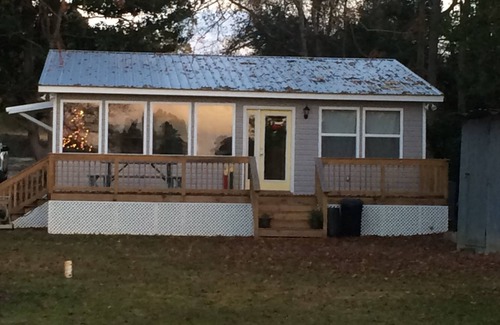 Warwick Cottage | Idyllic Lake Blackshear Cottage with Pool & Breakfast