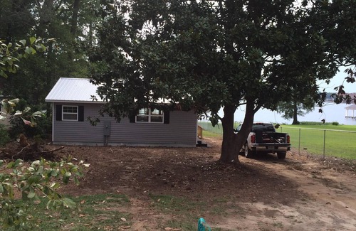 Warwick Cottage | Idyllic Lake Blackshear Cottage with Pool & Breakfast