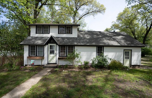Spring Lake House | Spring Lake Cottage: Guest Rated 9.8 with Pool and Spa