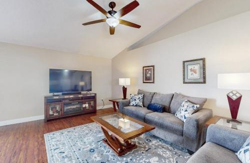 Spring Hill House | Relax at Spring Leisure: Pet and Child Friendly Retreat