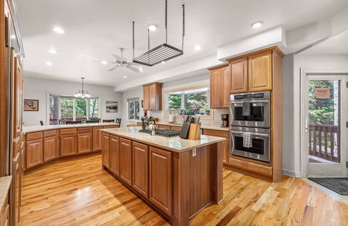 McCall House | Relax at Spring Mountain Manor: Hot Tub & Great Gathering Space