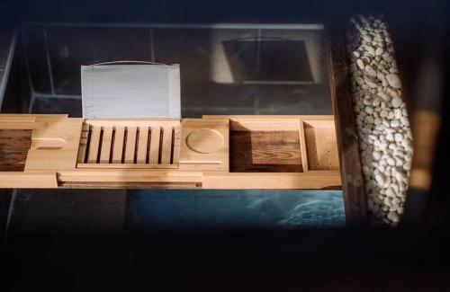 Jeonju Villa | Relaxing Spring Night: Family-Friendly with Hot Tub Bliss