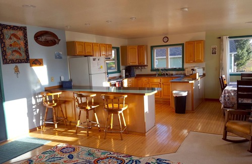 Kodiak House | Cozy Ocean-View Retreat with Pool & Spa - Book Now!