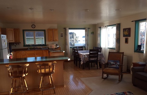 Kodiak House | Cozy Ocean-View Retreat with Pool & Spa - Book Now!