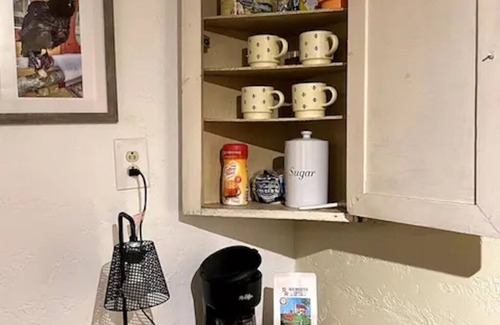 Court House Cabin | Cozy Spring Side Cabin at Skipwillow Farm – Family-Friendly Stay