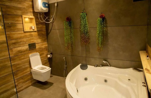 Mughal Sarai Hotel | Guest Rated Excellence at Spring Sky Mughalsarai Hotel