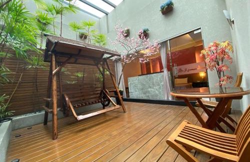 Dali Hotel | Relaxing Getaway at Spring SPA Motel with Hot Tub & Breakfast