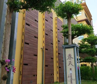 Dali Hotel | Relaxing Getaway at Spring SPA Motel with Hot Tub & Breakfast