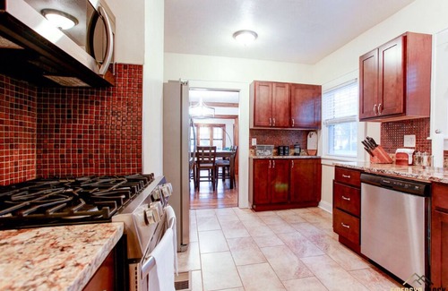 East Cleveland House | Celebrate Independence Day at Our Dream Getaway Retreat