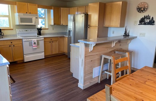 Divide Cabin | Mountain Aerie: Guest Rated 10/10 with Breakfast Included