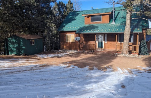 Divide Cabin | Mountain Aerie: Guest Rated 10/10 with Breakfast Included