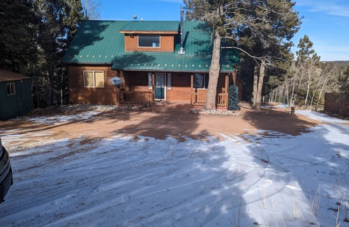 Divide Cabin | Mountain Aerie: Guest Rated 10/10 with Breakfast Included