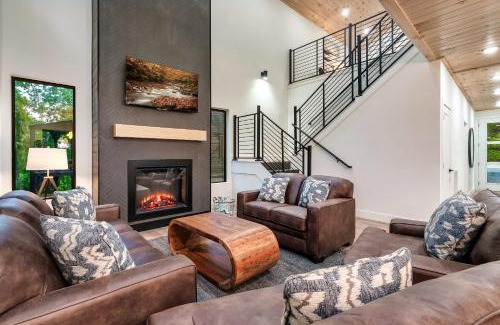 Sevierville House | Spring Splash Retreat - Pool Hot Tub & Games