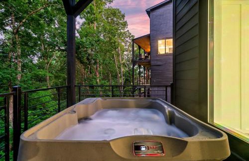Sevierville House | Spring Splash Retreat - Pool Hot Tub & Games