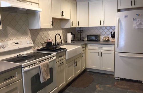 Mount Washington Apartment | Nature Retreat with Spa & Hot Tub near 15 Acre Trails