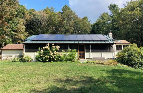 Mount Washington Apartment | Nature Retreat with Spa & Hot Tub near 15 Acre Trails