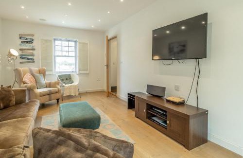 Porthtowan House | Spring Tide: Pet-Friendly Retreat with High Guest Satisfaction