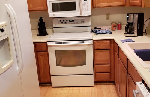Mission Monterey Condo | Your Ideal Retreat: Spring Training, Tennis & Golf Awaits