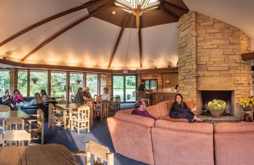 Arena Hotel | Relax at Spring Valley Inn – Rated 9.2 with Pool & Spa