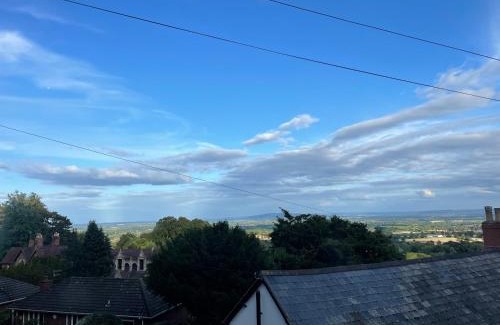Little Malvern House | Unforgettable Stays at Spring View - Pet & Child Friendly!