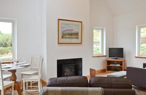 Colbost House | Discover Springburn Cottage: Pet-Friendly Retreat with 9.5 Rating
