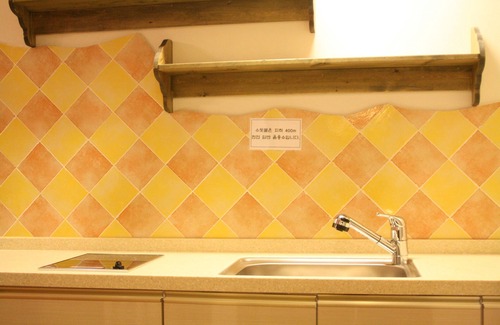 Namwon Apartment | Budget-Friendly Springdale: Pool, Breakfast & Family Amenities