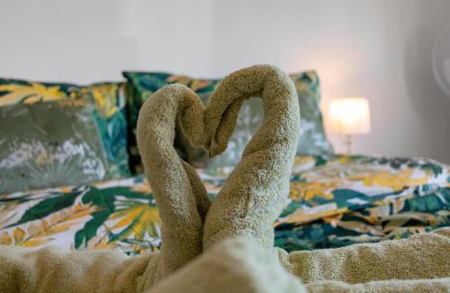 Newton Saint Cyres House | Springfield Deer View - Private Hot Tub , Communal Swimming Pool & Fishing Nearby 2 Dogs Max