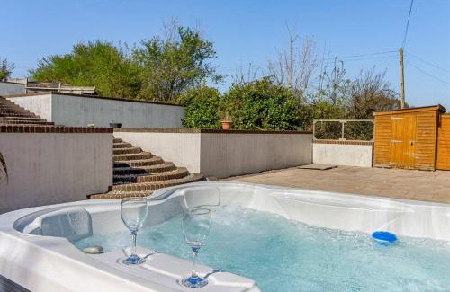 Newton Saint Cyres House | Springfield Deer View - Private Hot Tub , Communal Swimming Pool & Fishing Nearby 2 Dogs Max