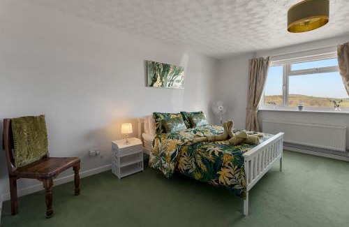 Newton Saint Cyres House | Springfield Deer View - Private Hot Tub , Communal Swimming Pool & Fishing Nearby 2 Dogs Max
