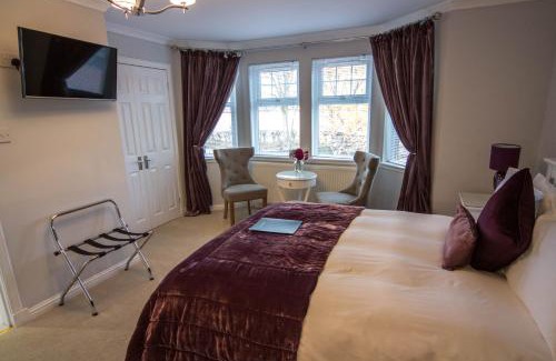 Tillicoultry Bed & Breakfast | Eco-Friendly Springfield Lodge with Hot Tub & Breakfast