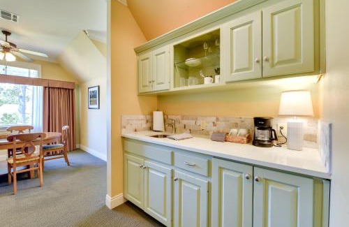 Springfield Apartment | Springfield Studio with Golf Course View & Family-Friendly Perks