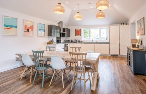 Westleton House | Pet-Friendly Getaway in Springfield, Westleton Awaits You