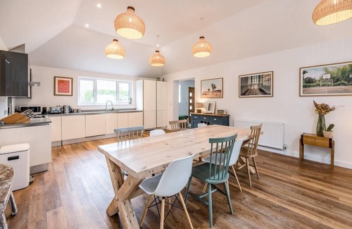 Westleton House | Pet-Friendly Getaway in Springfield, Westleton Awaits You