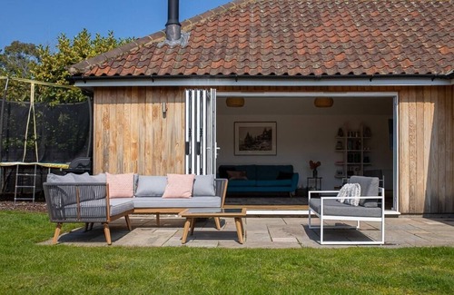 Westleton House | Pet-Friendly Getaway in Springfield, Westleton Awaits You