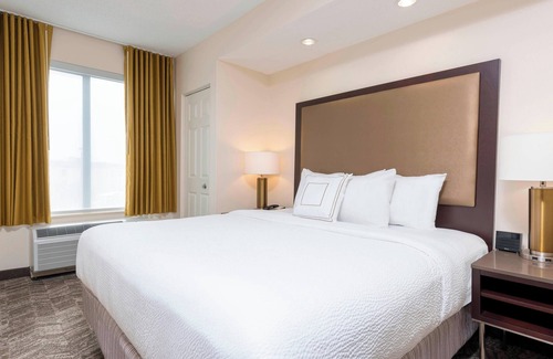 Alpine Center Hotel | Discover SpringHill Suites by Marriott Grand Rapids North