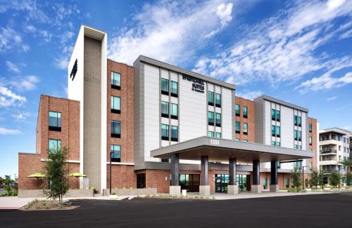 South Scottsdale Hotel | Stylish SpringHill Suites in Scottsdale with Pool & Breakfast