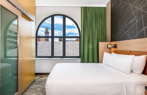 Downtown Baltimore Hotel | Stylish SpringHill Suites Near Baltimore Convention Center