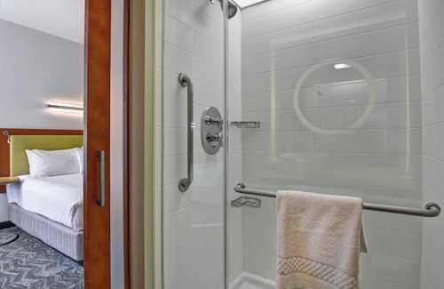 Mount Adams Hotel | Modern Springhill Suites in Midtown Cincinnati with Pool & Spa