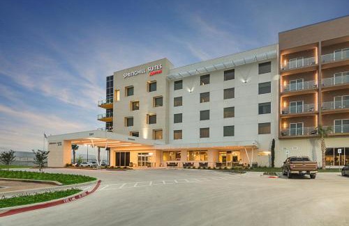 Fossil Creek Hotel | Explore SpringHill Suites Fort Worth Fossil Creek & Enjoy Poolside Comfort